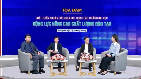 Tọa đàm với chủ đề: “Phát triển nghiên cứu khoa học trong các trường đại học – động lực nâng cao chất lượng đào tạo”. (Ảnh: KIM DUNG)