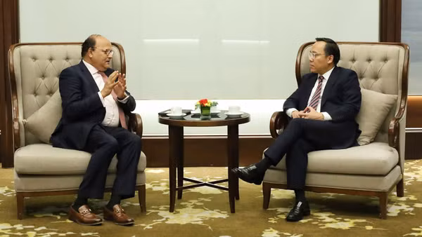 Thứ trưởng Công thương Nguyễn Hoàng Long đã tiếp và làm việc với ông Srini Nagarajan, Giám đốc khu vực châu Á, Quỹ đầu tư British International Investment (BII).