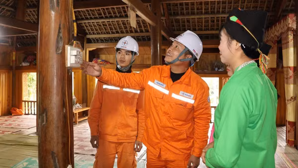 Giảm áp lực cung ứng điện từ những hành động nhỏ. (Ảnh: AN NGUYÊN)