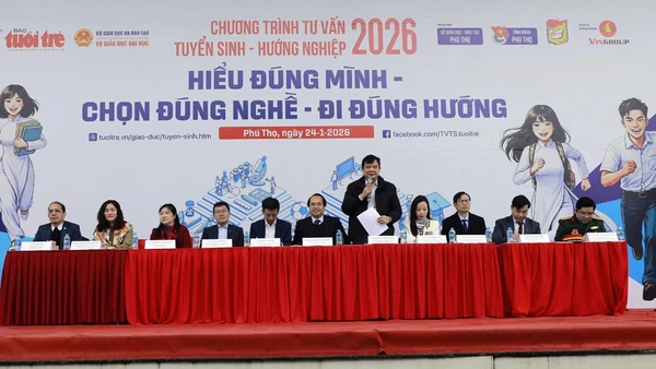 Đại diện các trường đại học tư vấn cho học sinh về tuyển sinh năm 2026.