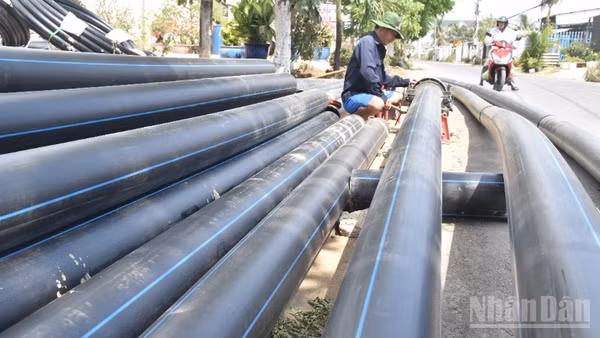 Công ty trách nhiệm hữu hạn một thành viên cấp nước Tiền Giang nâng cấp tuyến cống phục vụ nước cho người dân xã Gia Thuận (tỉnh Đồng Tháp).