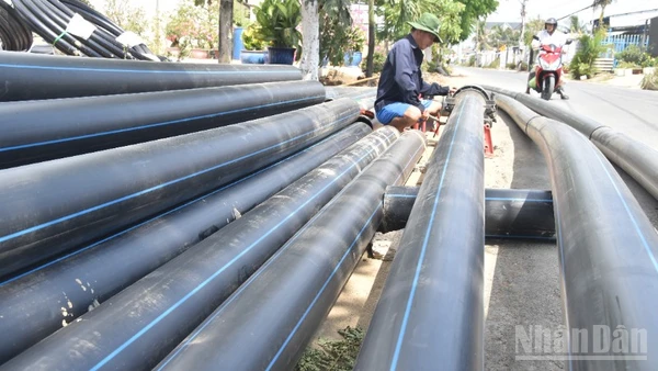 Công ty trách nhiệm hữu hạn một thành viên cấp nước Tiền Giang nâng cấp tuyến cống phục vụ nước cho người dân xã Gia Thuận (tỉnh Đồng Tháp).