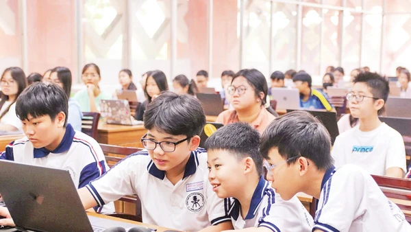 Lớp bồi dưỡng kiến thức AI cho các học sinh giỏi bậc trung học cơ sở của Thành phố Hồ Chí Minh.