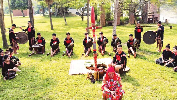 Lễ cúng sức khỏe là một nghi lễ quan trọng trong đời sống tín ngưỡng của đồng bào dân tộc Ê Đê.