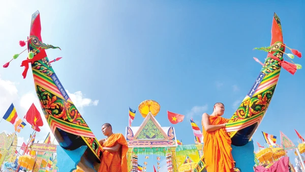 Ghe ngo - biểu tượng đoàn kết của cộng đồng Khmer Nam Bộ, thể hiện tinh thần gắn kết và niềm tự hào văn hóa.