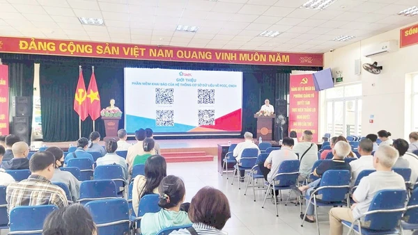 Tập huấn về phòng cháy, chữa cháy tại phường Giảng Võ (Hà Nội).