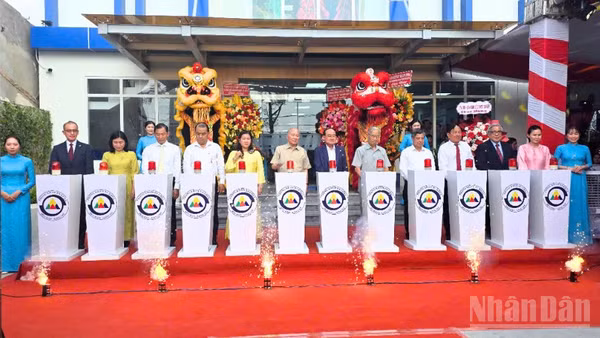 Nghi thức khánh thành Phòng khám Đa khoa Hòa Hảo - Long Mỹ.