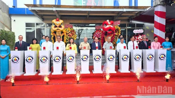 Nghi thức khánh thành Phòng khám Đa khoa Hòa Hảo - Long Mỹ.