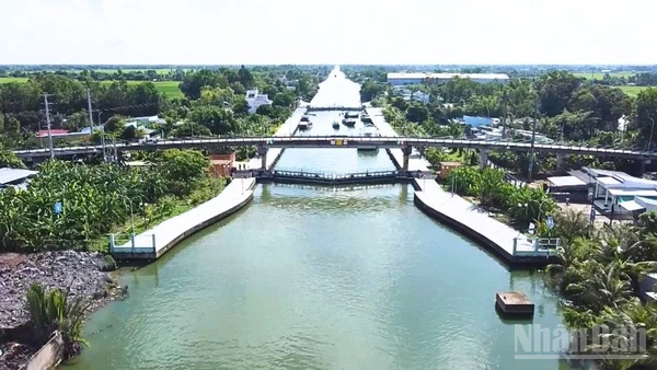 Công trình thủy lợi cống âu Rạch Mọp nhìn từ trên cao.