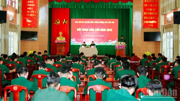 Quang cảnh buổi đối thoại dân chủ.