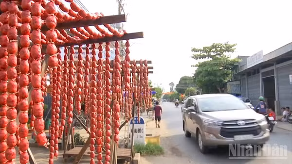 Làng nghề truyền thống làm “tung lò mò” - món ăn đặc trưng của đồng bào dân tộc Chăm