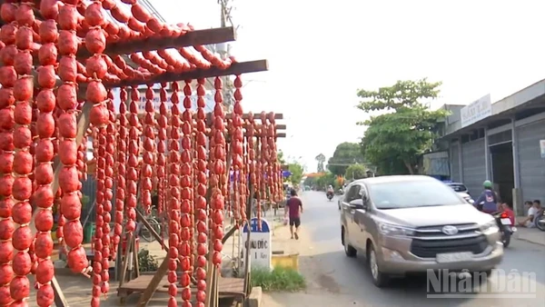 Làng nghề truyền thống làm “tung lò mò” - món ăn đặc trưng của đồng bào dân tộc Chăm