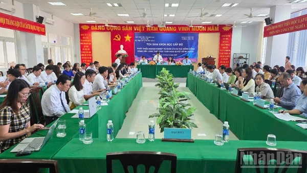 Quang cảnh tọa đàm.