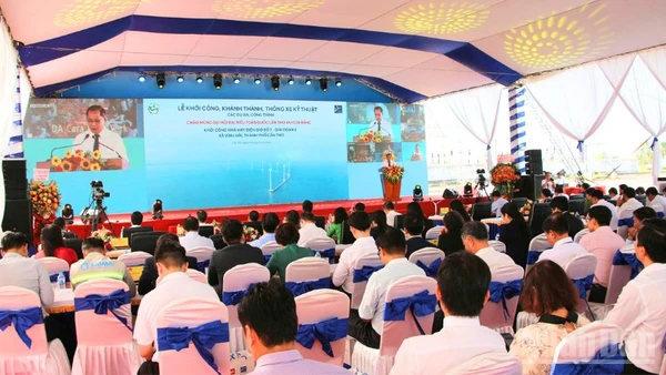 Toàn cảnh Lễ khởi Dự Án Nhà máy Điện gió số 7 - giai đoạn 2, tại xã Vĩnh Hải, thành phố Cần Thơ.