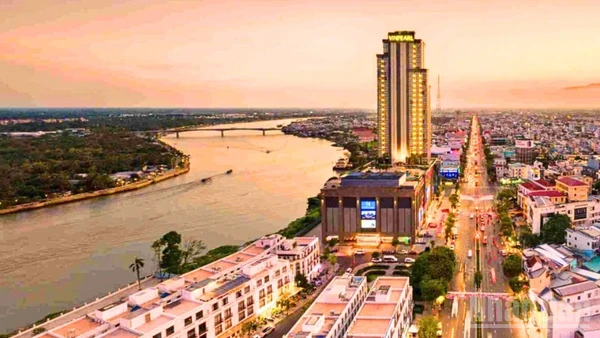 Nội ô thành phố Cần Thơ nhìn từ trên cao vào ban đêm.