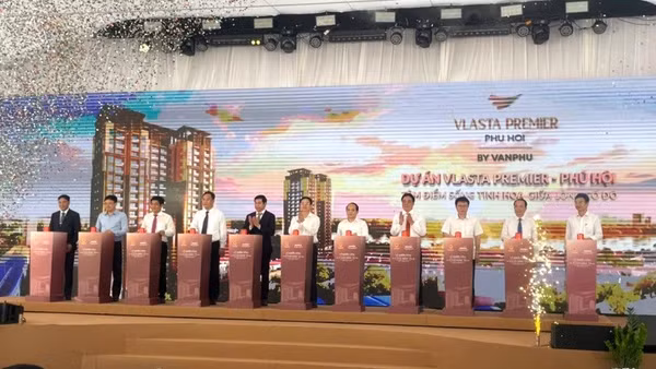 Lãnh đạo các bộ, ngành ở Trung ương và thành phố Huế, chủ đầu tư nhấn nút khởi công Dự án Vlasta Premier - Phú Hội.