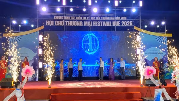 Hội chợ Thương mại Festival Huế 2026 chính thức khai mạc tại Quảng trường Văn hóa-Thể thao thành phố Huế.