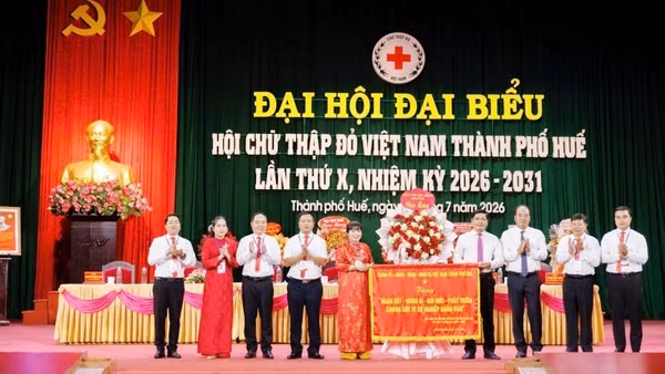 Thành ủy, Hội đồng nhân dân, Ủy ban nhân dân và Ủy ban Mặt trận Tổ quốc Việt Nam thành phố đã trao tặng Đại hội bức trướng mang dòng chữ: "Đoàn kết-Nhân ái-Đổi mới-Phát triển-Chung sức vì sự nghiệp nhân đạo".