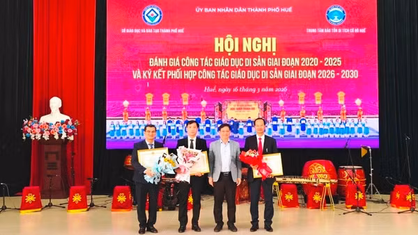 Khen thưởng các tập thể thực hiện tốt công tác giáo dục di sản giai đoạn 2020-2025.