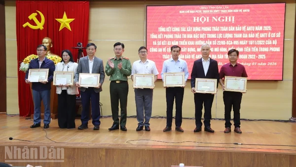 Các tập thể ở Đắk Lắk được Bộ trưởng Công an tặng Bằng khen có thành tích xuất sắc trong phong trào toàn dân bảo vệ an ninh Tổ quốc năm 2025.
