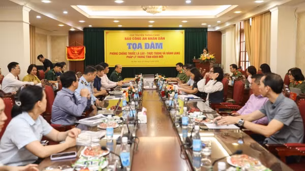 Toàn cảnh tọa đàm.