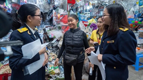 Cơ quan thuế đẩy mạnh tuyên truyền, hướng dẫn và hỗ trợ hộ kinh doanh thực hiện nghĩa vụ thuế theo quy định mới.