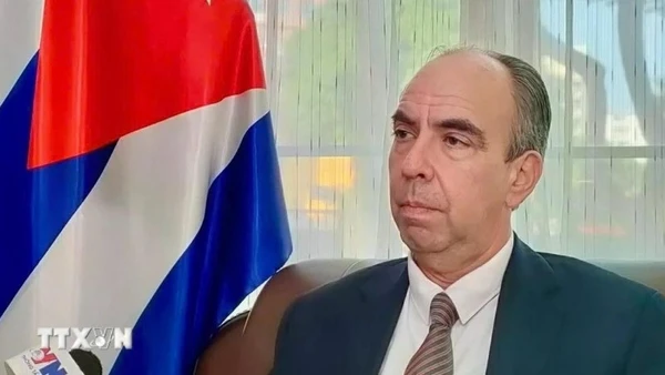 Đại sứ Cuba Rogelio Polanco Fuentes trả lời phỏng vấn TTXVN. (Ảnh: TTXVN) 