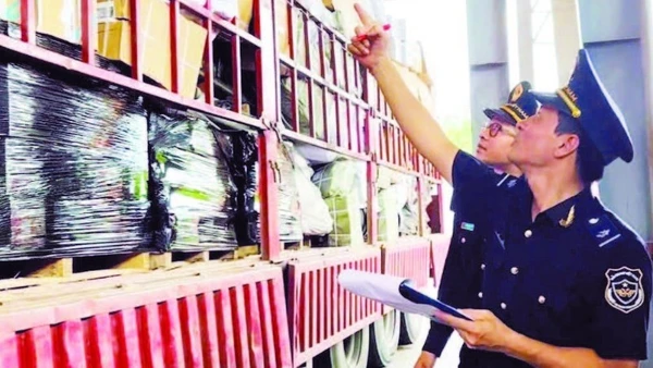 Hải quan triển khai trực 24/7 để giải quyết nhanh thủ tục thông quan hàng hóa xuất khẩu, nhập khẩu trong đợt cao điểm sát Tết.