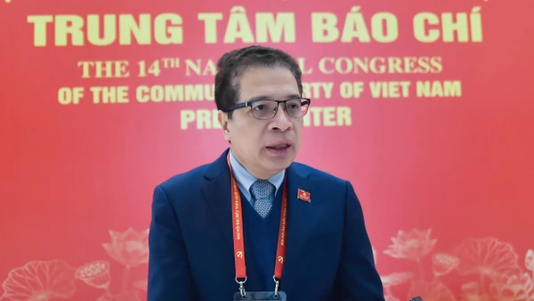 Đại sứ Đặc mệnh toàn quyền nước Cộng hòa xã hội chủ nghĩa Việt Nam tại Liên bang Nga Đặng Minh Khôi trả lời phỏng vấn phóng viên Báo Nhân Dân bên lề Đại hội.