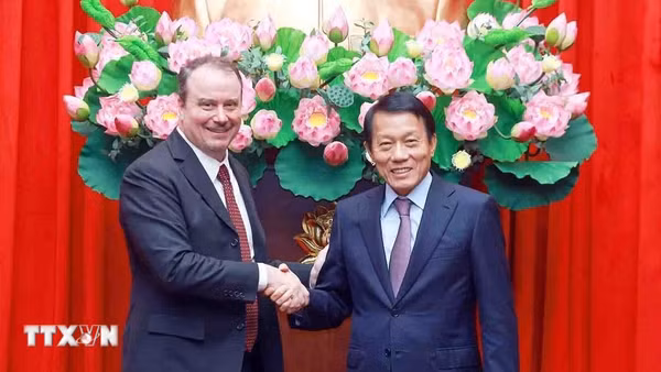 Đại tướng Lương Tam Quang, Bộ trưởng Bộ Công an tiếp Phó Đại diện Thương mại Hoa Kỳ Rick Switzer. (Ảnh: Phạm Kiên/TTXVN) 