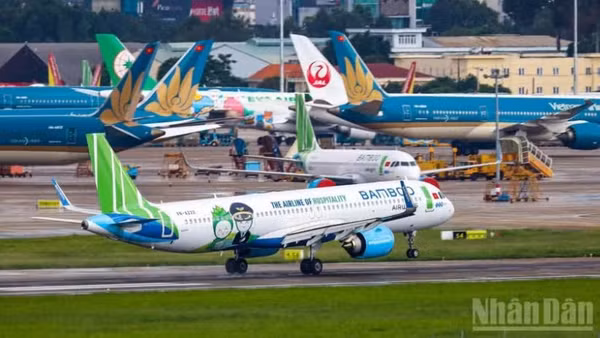 Hoạt động vận tải hàng không đang chịu tác động lớn từ biến động giá nhiên liệu. 