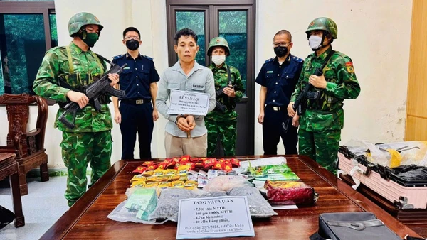 Sự phối hợp giữa các lực lượng chức năng giữ vai trò then chốt trong đấu tranh chống buôn lậu và hàng giả.