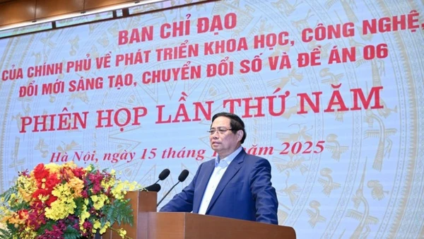 Thủ tướng Chính phủ Phạm Minh Chính phát biểu ý kiến chỉ đạo tại Phiên họp lần thứ năm Ban Chỉ đạo của Chính phủ về phát triển khoa học công nghệ, đổi mới sáng tạo, chuyển đổi số và Đề án 06. (Ảnh: TRẦN HẢI)