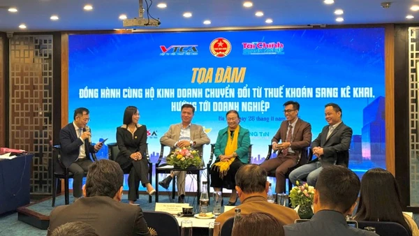 Các khách mời tham gia buổi tọa đàm. (Ảnh: MINH PHƯƠNG)