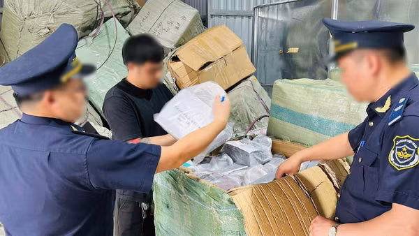 Công tác đấu tranh chống buôn lậu, gian lận thương mại tiếp tục được triển khai quyết liệt trên nhiều tuyến, địa bàn.