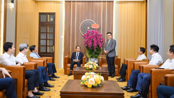 Tổng Biên tập Báo Nhân Dân Lê Quốc Minh phát biểu tại buổi tiếp Đoàn công tác Ban Tuyên giáo và Dân vận Trung ương. (Ảnh: BẢO LONG)