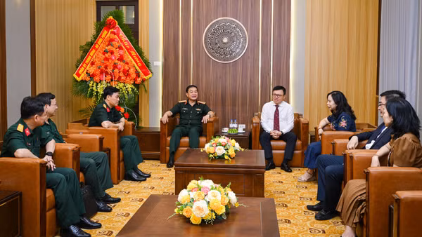 Quang cảnh buổi tiếp. (Ảnh: BẢO LONG)