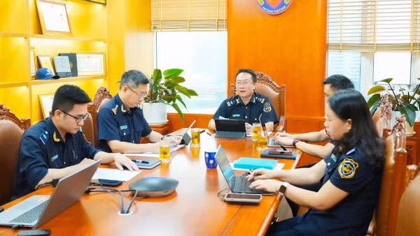 Đồng chí Đặng Văn Đức, Phó Chi cục trưởng Chi cục Điều tra chống buôn lậu đại diện cho Hải quan Việt Nam chủ trì Lễ khởi động Chiến dịch Con Rồng Mê Kông VIII.