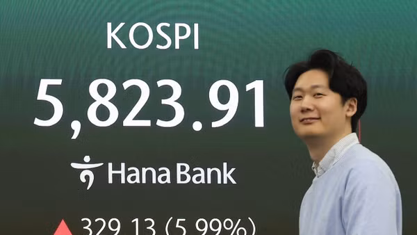 Màn hình hiển thị chỉ số KOSPI tại Seoul, Hàn Quốc ngày 8/4/2026. (Ảnh: Yonhap/TTXVN)