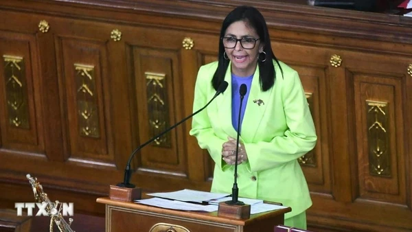 Tổng thống lâm thời Venezuela Delcy Rodriguez phát biểu tại Caracas. (Ảnh: THX/TTXVN) 