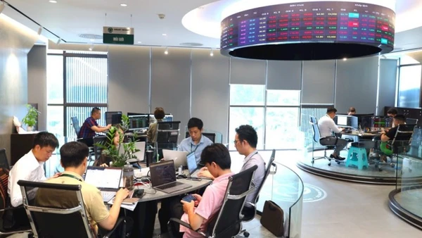 Nghị định 245/2025/NĐ-CP hoàn thiện hành lang pháp lý, mở rộng cơ hội tiếp cận thị trường cho chứng khoán Việt Nam. (Ảnh: BÁO NHÂN DÂN)
