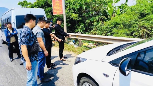 Các đối tượng cùng trong chuyên án MT268 bị lực lượng chức năng bắt giữ tại hiện trường ở Quảng Trị.