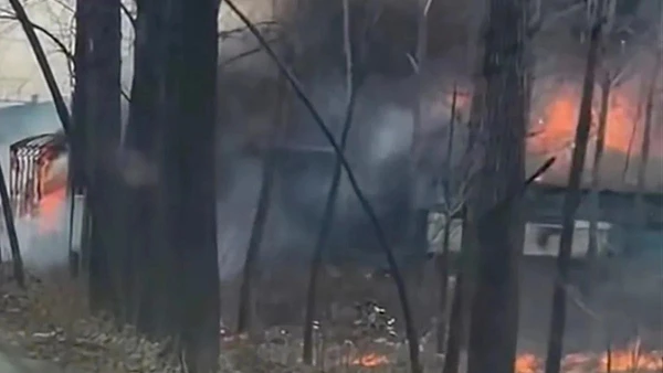 Hiện trường vụ nổ cửa hàng pháo hoa ở huyện Đông Hải, tỉnh Giang Tô, Trung Quốc ngày 15/2. (Ảnh: Weibo) 