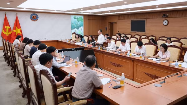 Các đại biểu tham dự Hội nghị lấy ý kiến đối với dự án Luật Trưng mua, trưng dụng tài sản (sửa đổi). (Ảnh: Mạnh Tuấn)