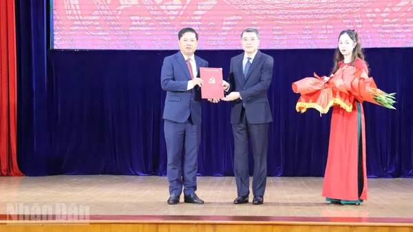 Đồng Chí Lê Ngọc Quang Giữ Chức Bí Thư Thành Ủy Đà Nẵng Đồng Chí Lê Minh Hưng Trao Quyết Định Của Bộ Chính Trị Chỉ Định Đồng Chí Lương Nguyễn Minh Triết Giữ Chức Bí Thư Tỉnh Ủy Đắk Lắk Nhiệm Kỳ 2025-2030.