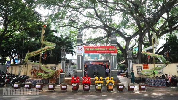 Đình Lạc Giao, một ngôi đình cổ nằm giữa trung tâm phường Buôn Ma Thuột, nơi thờ tự Đệ nhất khai quốc công thần Đào Duy Từ, người được triều đình nhà Nguyễn ra chiếu sắc phong làm Thần Hoàng làng Lạc Giao vào năm 1932.