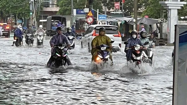 Tình hình ngập lụt tại phường Tuy Hòa, tỉnh Đắk Lắk trong sáng 28/10.