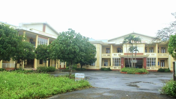 Tình trạng nhiều trụ sở cơ quan hành chính bị bỏ trống thời gian dài có thể gây ra hiệu ứng tiêu cực đối với phát triển kinh tế-xã hội ở các địa phương. (Nguồn TTXVN)