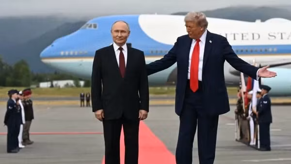 Cuộc gặp mặt giữa những người hàng xóm.