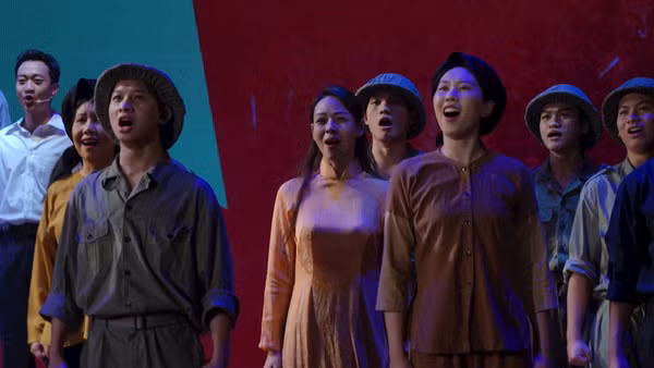 Cảnh trong vở nhạc kịch "Café bánh mì". (Ảnh Nhà hát Kịch Việt Nam)